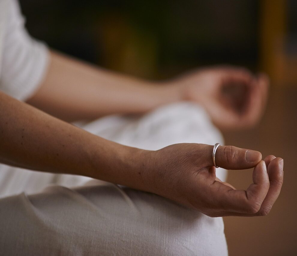Consapevolezza e benessere dei giovani attraverso lo Yoga e la meditazione con il Centro benessere Mouna Nada Yana.